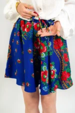 Fusta Scurtă în Clos cu Motive Etno - Rafinament și Autenticitate, Cusută Manual, Material de Înaltă Calitate, Design Etnic Distinctiv, Accentuare a Femininității, Reglabil