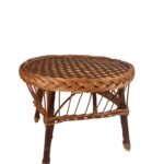 Măsuță de Cafea Rotundă Împletită din Răchită pe Structură de Lemn Masiv