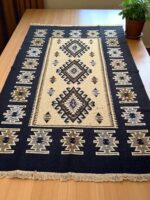 Covor țesut manual cu motive tradiționale – fond albastru, 3x2 metri - imagine 3
