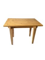 Masă din lemn lucrată manual – blat din brad, structură din tei masiv, finisaj cu lac incolor